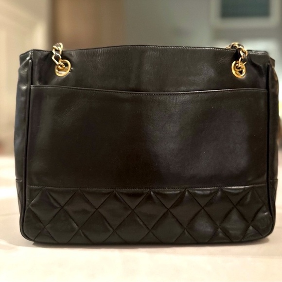 Chanel quilted matelasse lambskin leather shoulder bag w/24k gold chain & charm - Picture 2 of 16